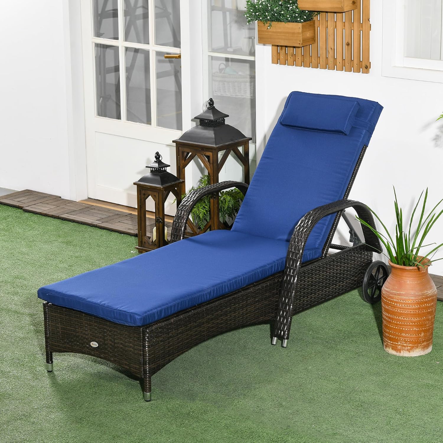 Wicker Chaise Lounge, Outdoor Lounge Chair, PE Rattan Patio Sun Lounger with Head-Rest, 5-Level Height Adjust Backrest, Cushion & Wheels, Mixed Brown and Dark Blue1 pcs