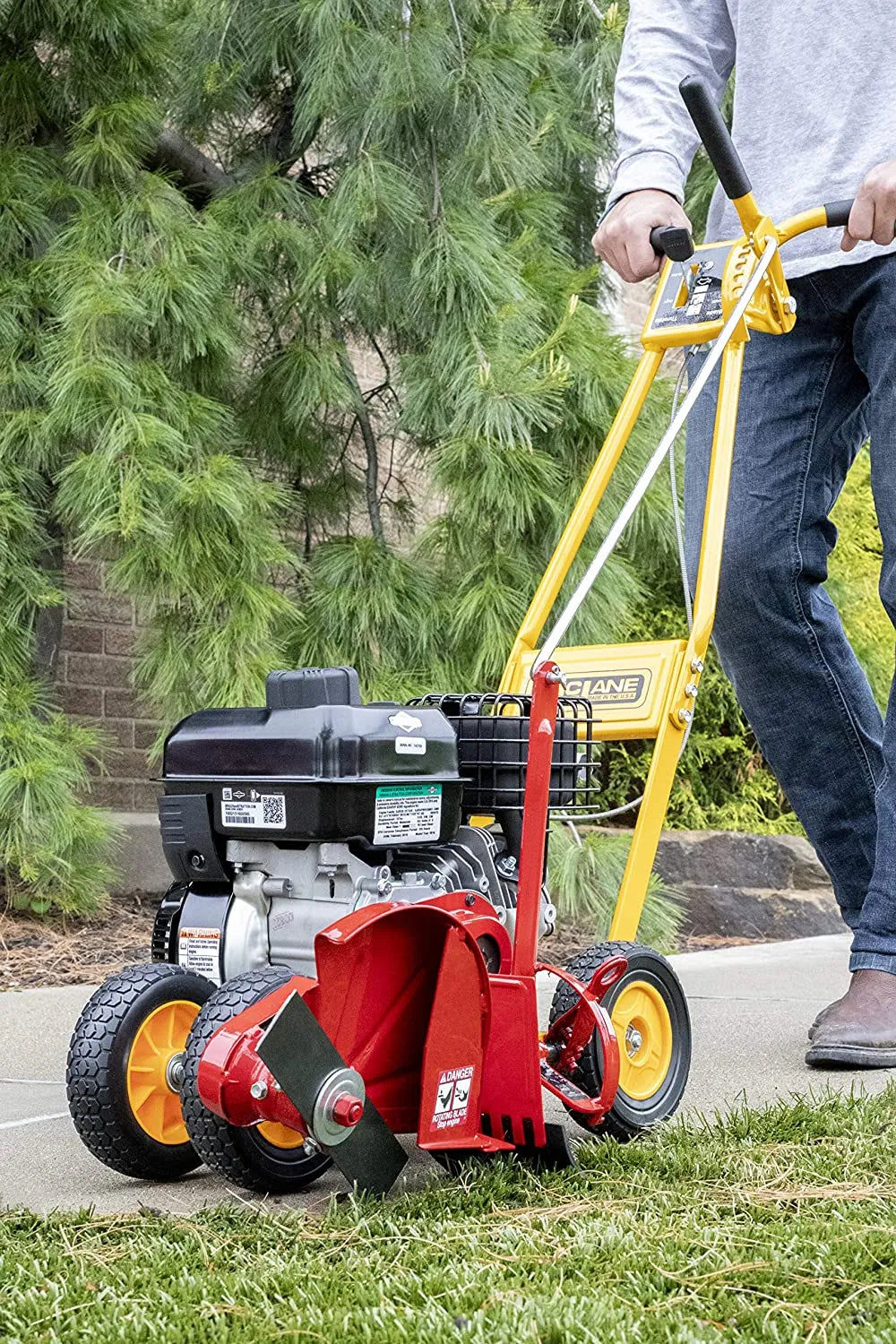 101-5.5GT-7Gas Powered Lawn Edger, 5.50 Gross Torque/3.5 HP B&S Engine 7��� Wheels