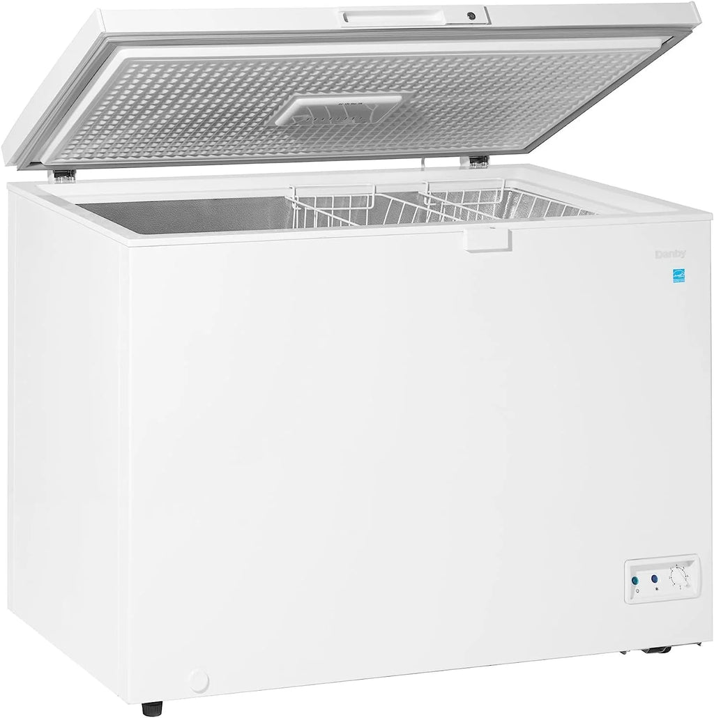 10.00 cu. ft. Chest Freezer in White Garage Ready: Freezer can perform in temperatures from 0°F to 110°F (-17°C to 43°C).1 pcs